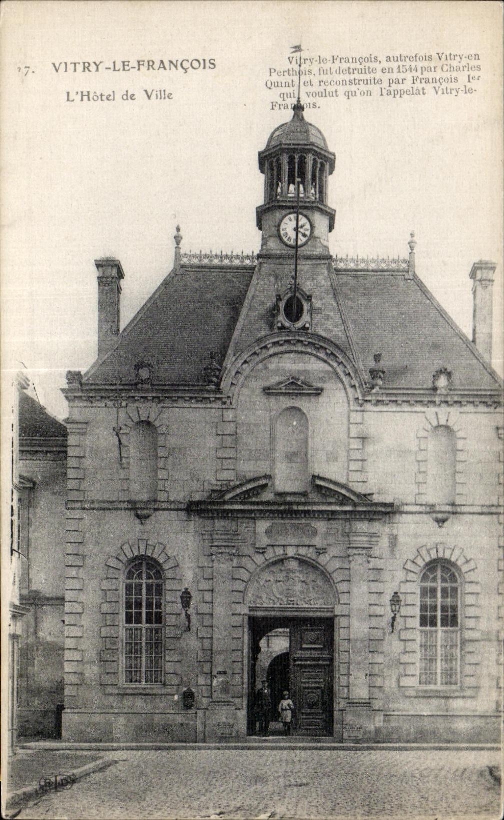 CPA Vitry le Francois Marne l Hotel de Ville