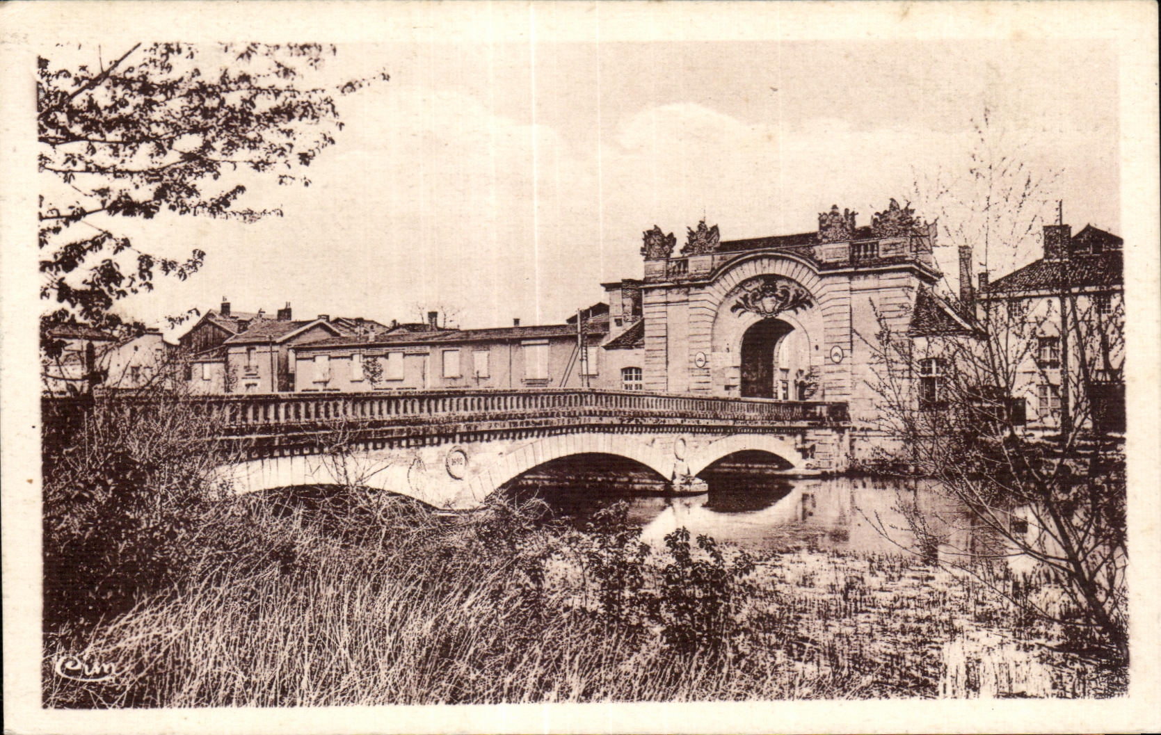 CPA Vitry le Francoise Marne le Marne et la Porte du Pont
