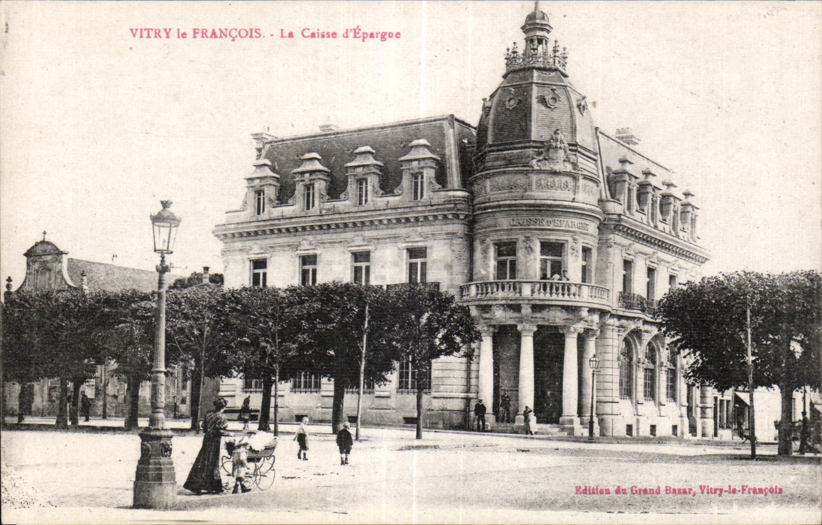 CPA Vitry le Francoise la Caisse d Epargue
