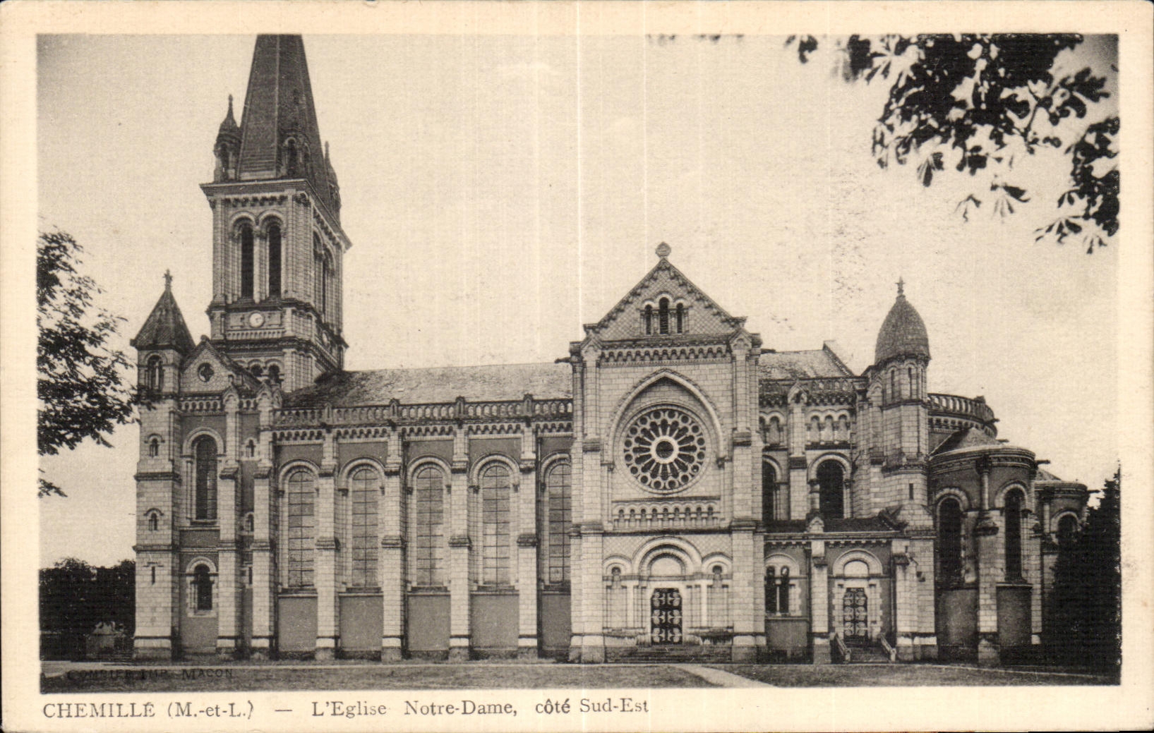 CPA Chemille M et L l Eglise Notre Dame