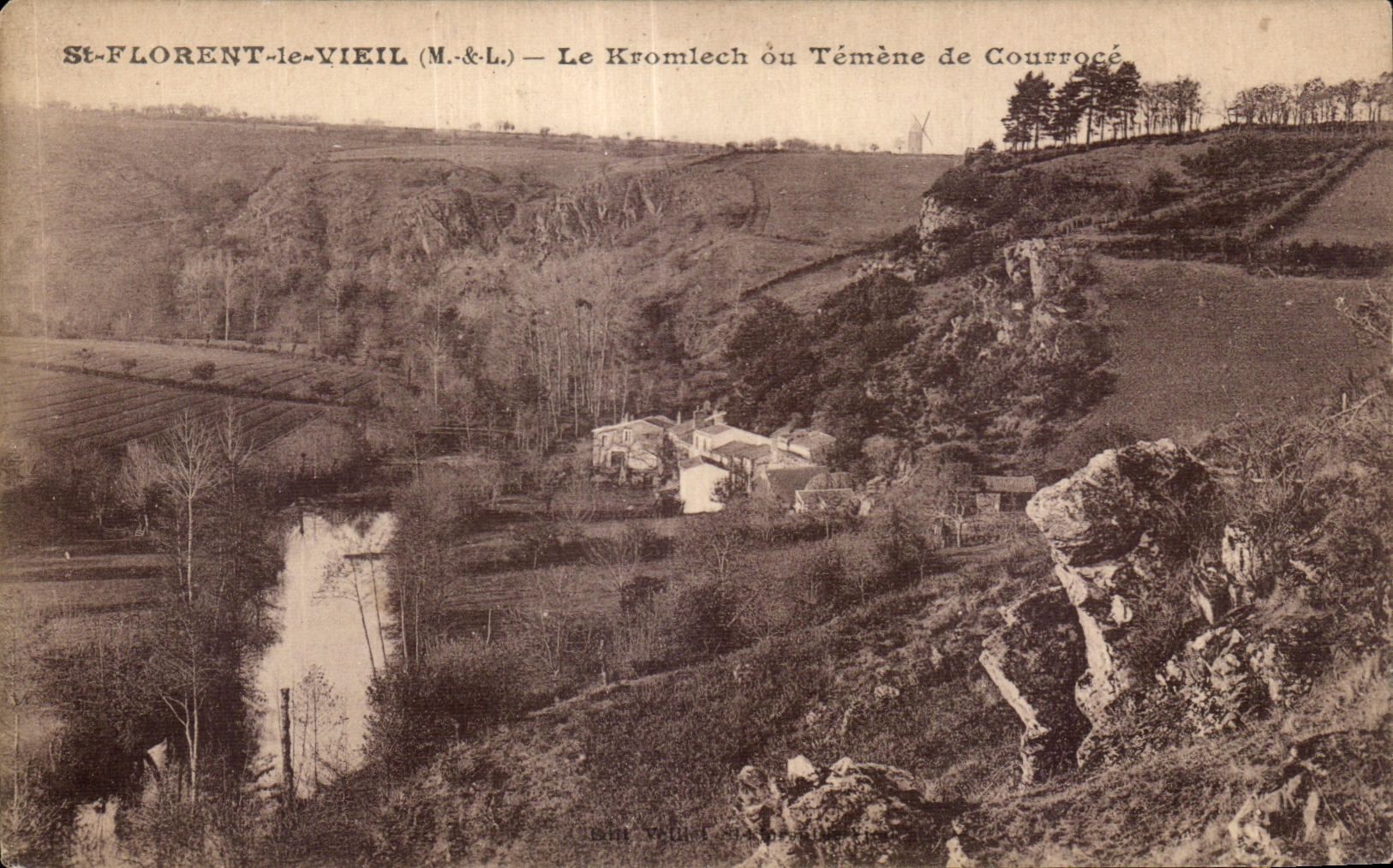 CPA St Florent Vieil Le Kromlech du Temene De Courroce