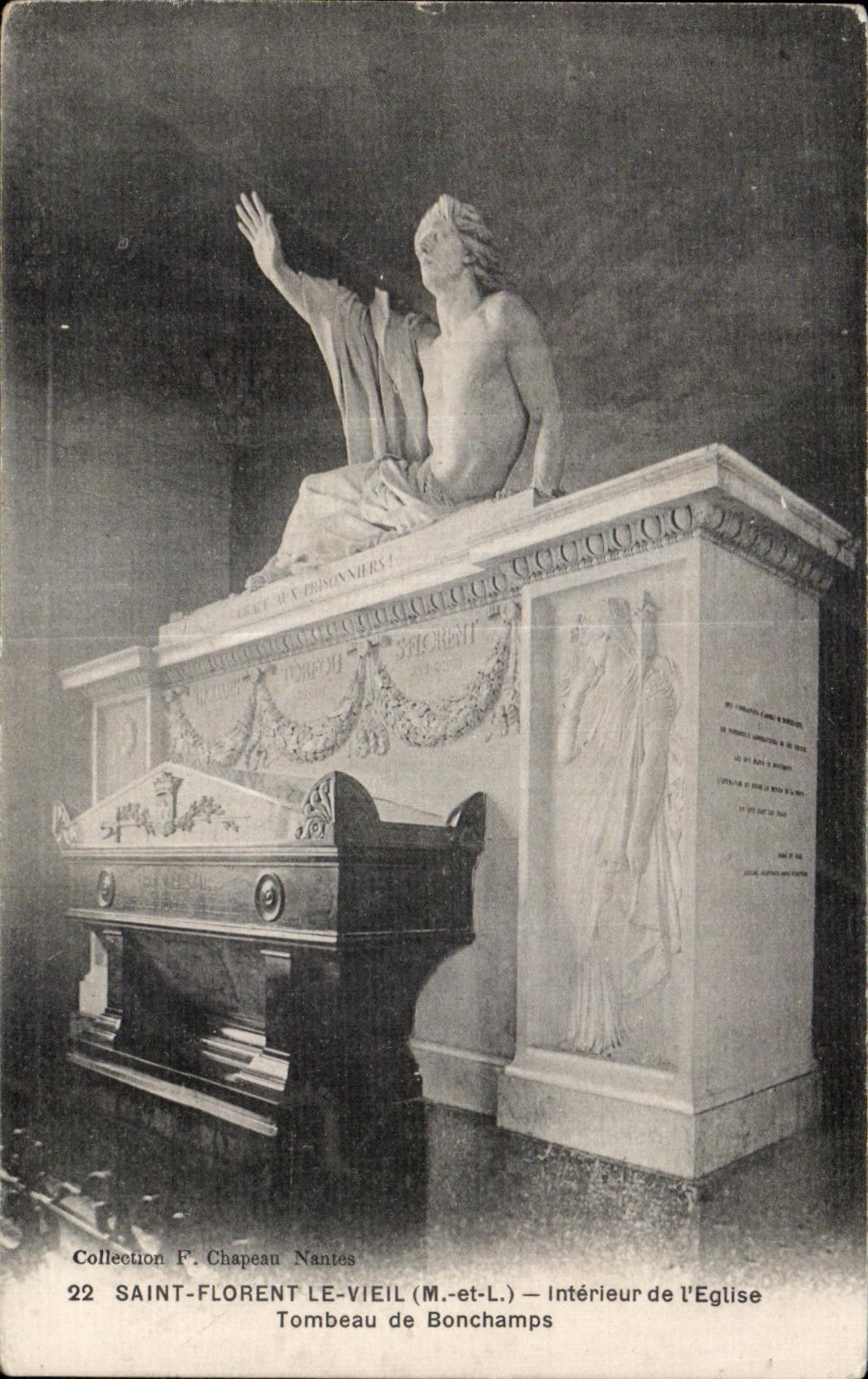 CPA St Florent Le Vieil Interieur de L Eglise Tombeau de Bonchamps