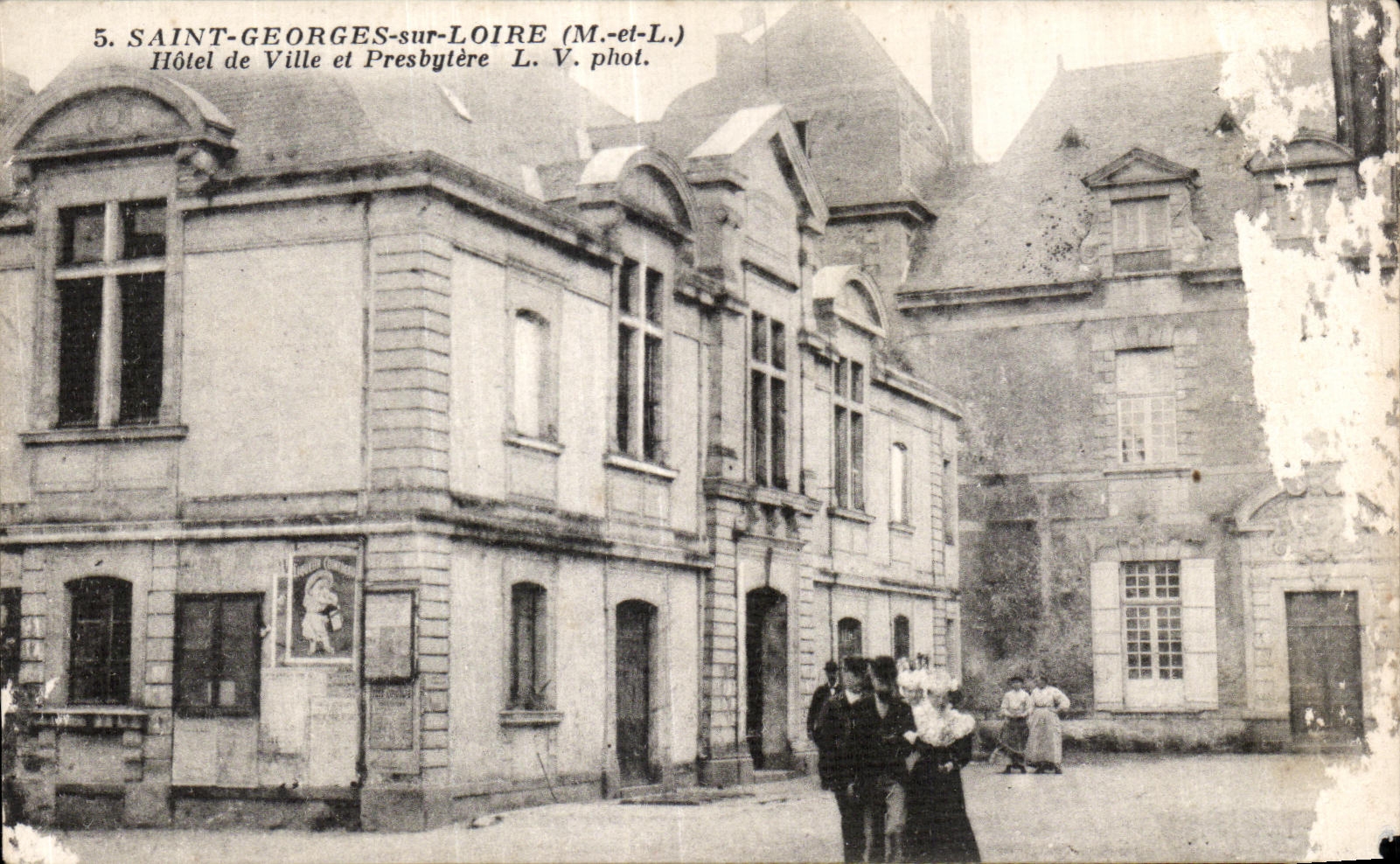 CPA Saint Georges sur Loire Hotel de Ville et Presbytere