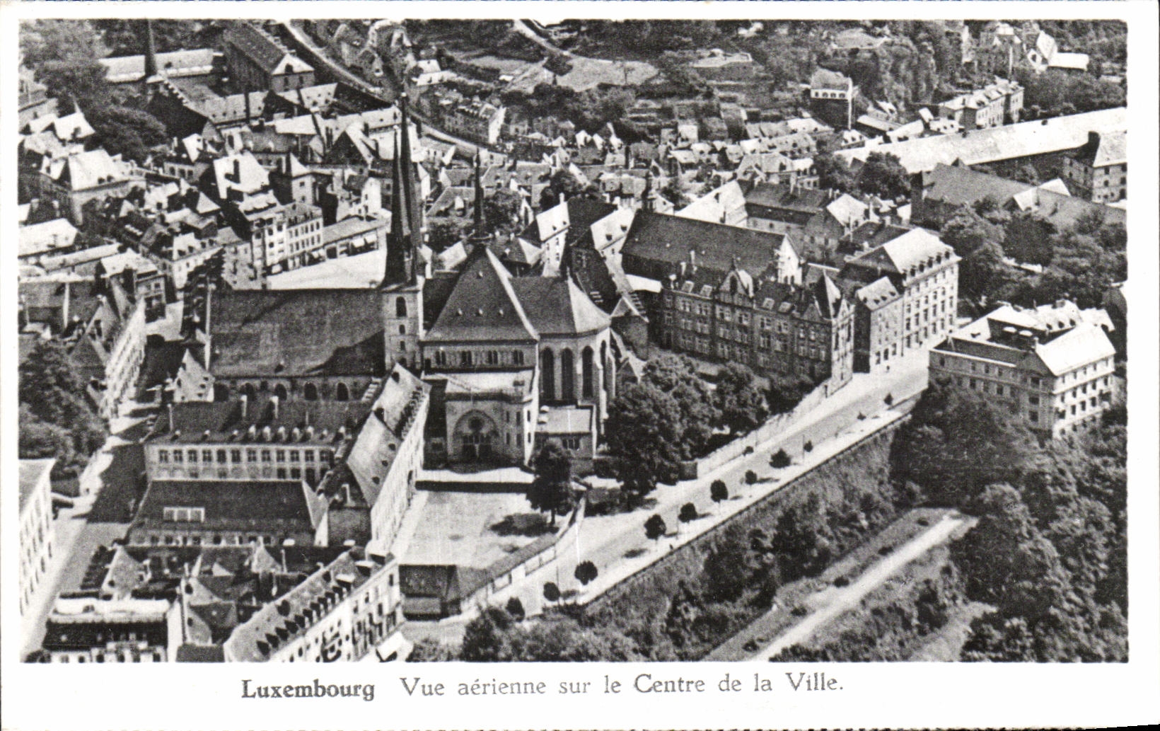 CPA Luxembourg Vue aerienne sur le Centre de la Ville