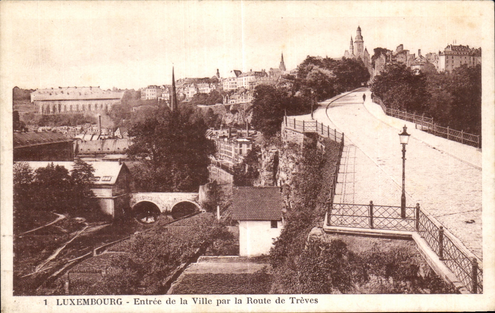 CPA Luxemburg Entree de la Ville par la Route de Treves