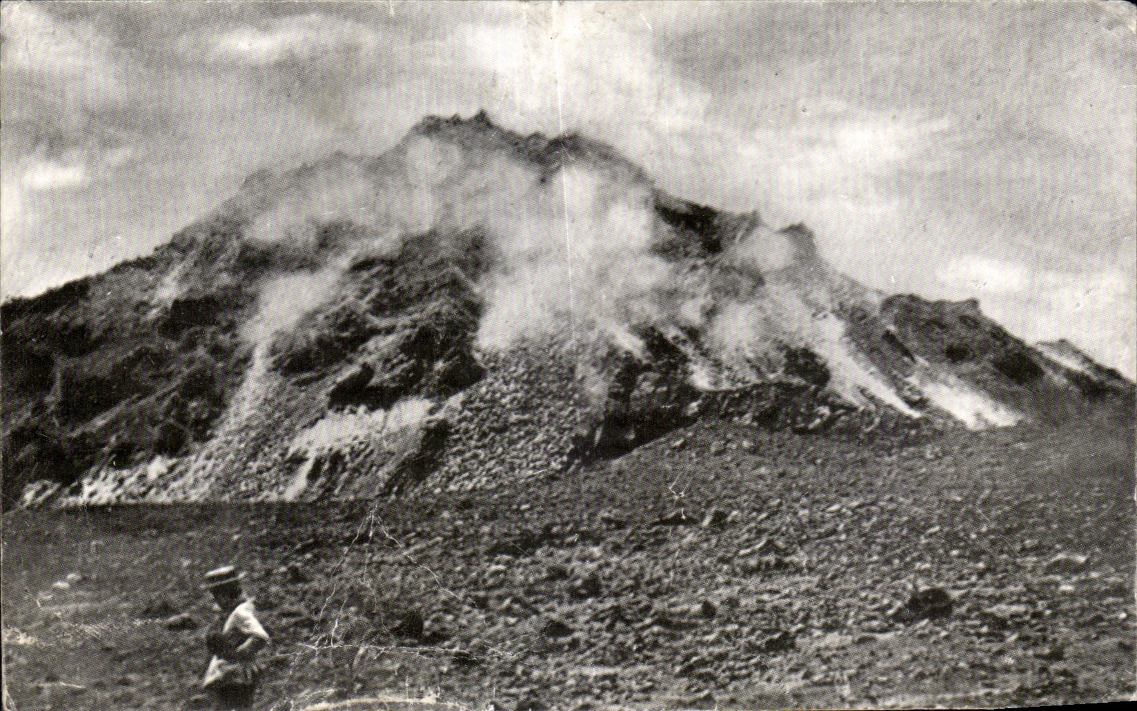 CPA Martinique Le Mont Pelee Le sommet du Dome et ses furmerolles
