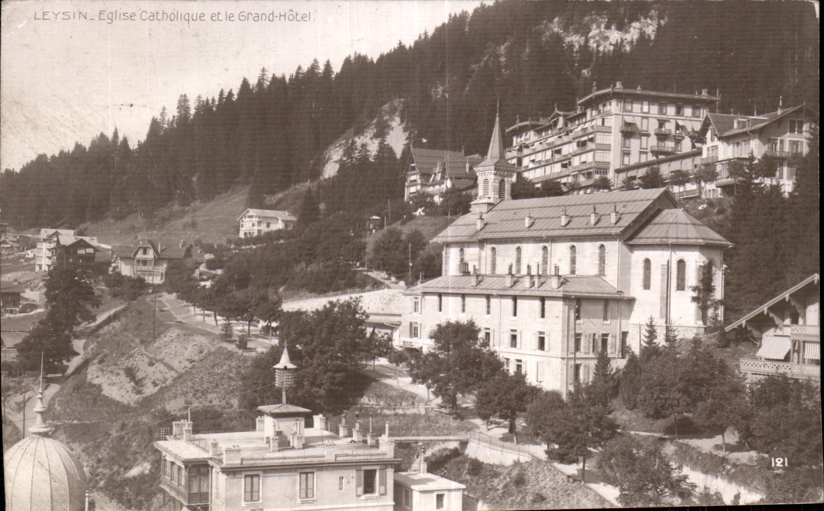 CPA Suisse Leysin Eglise cacholique et le Grand Hotel