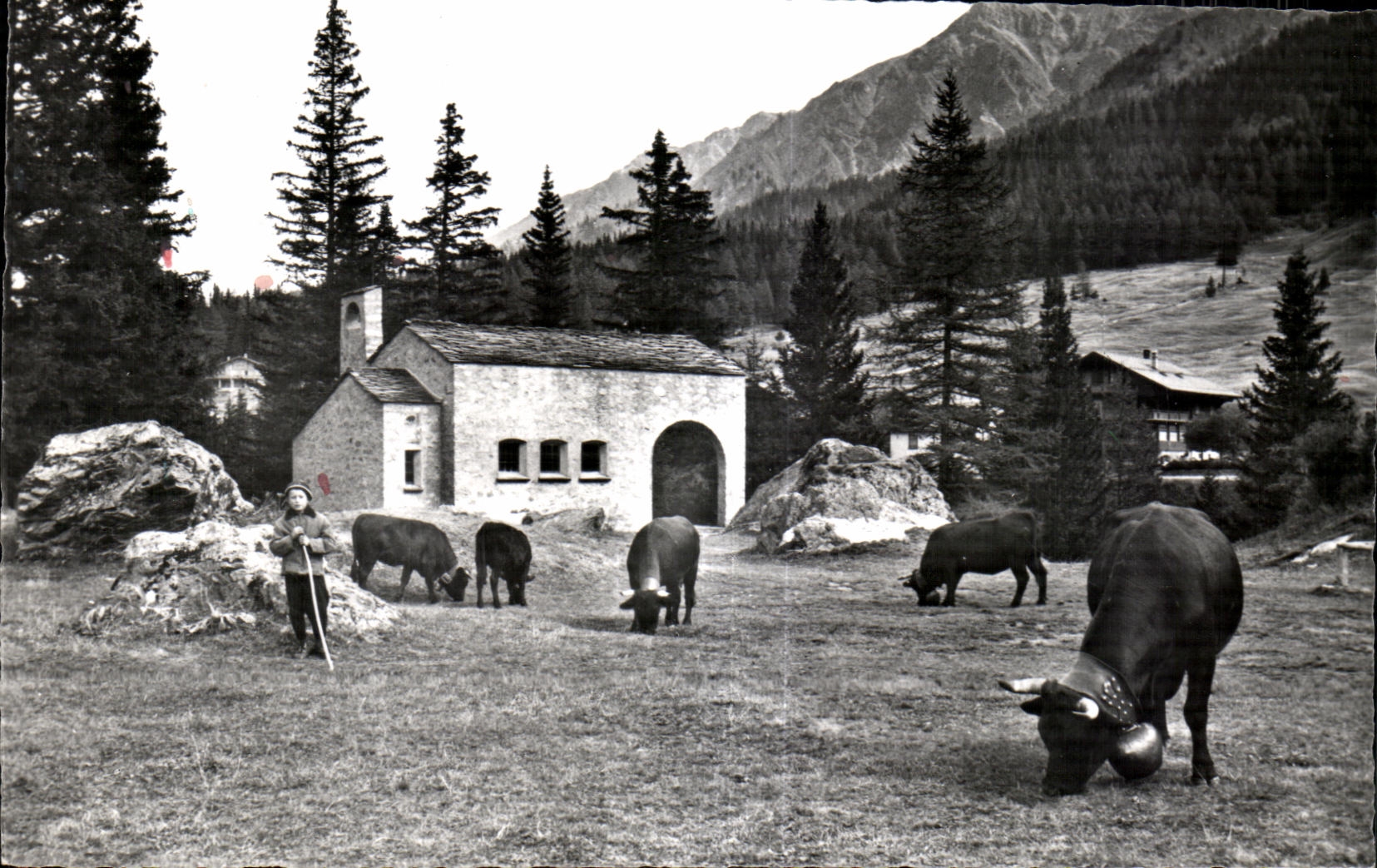 CPSM Suisse A la Fouly scene d automne pres de la chapelle