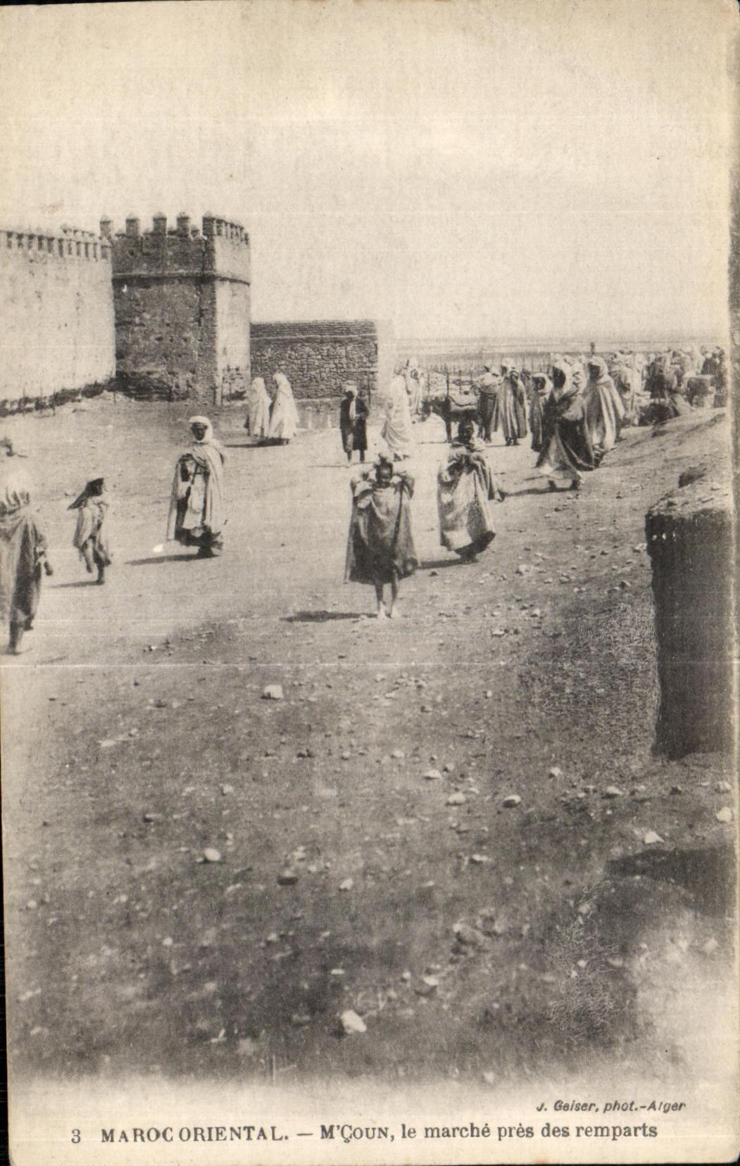 CPA Maroc Oriental M Coun le marche pres des remparts