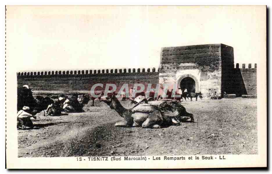 CPA Maroc Tisnitz (sud Marocain) Les Remparts et ie Souk camel Chameau