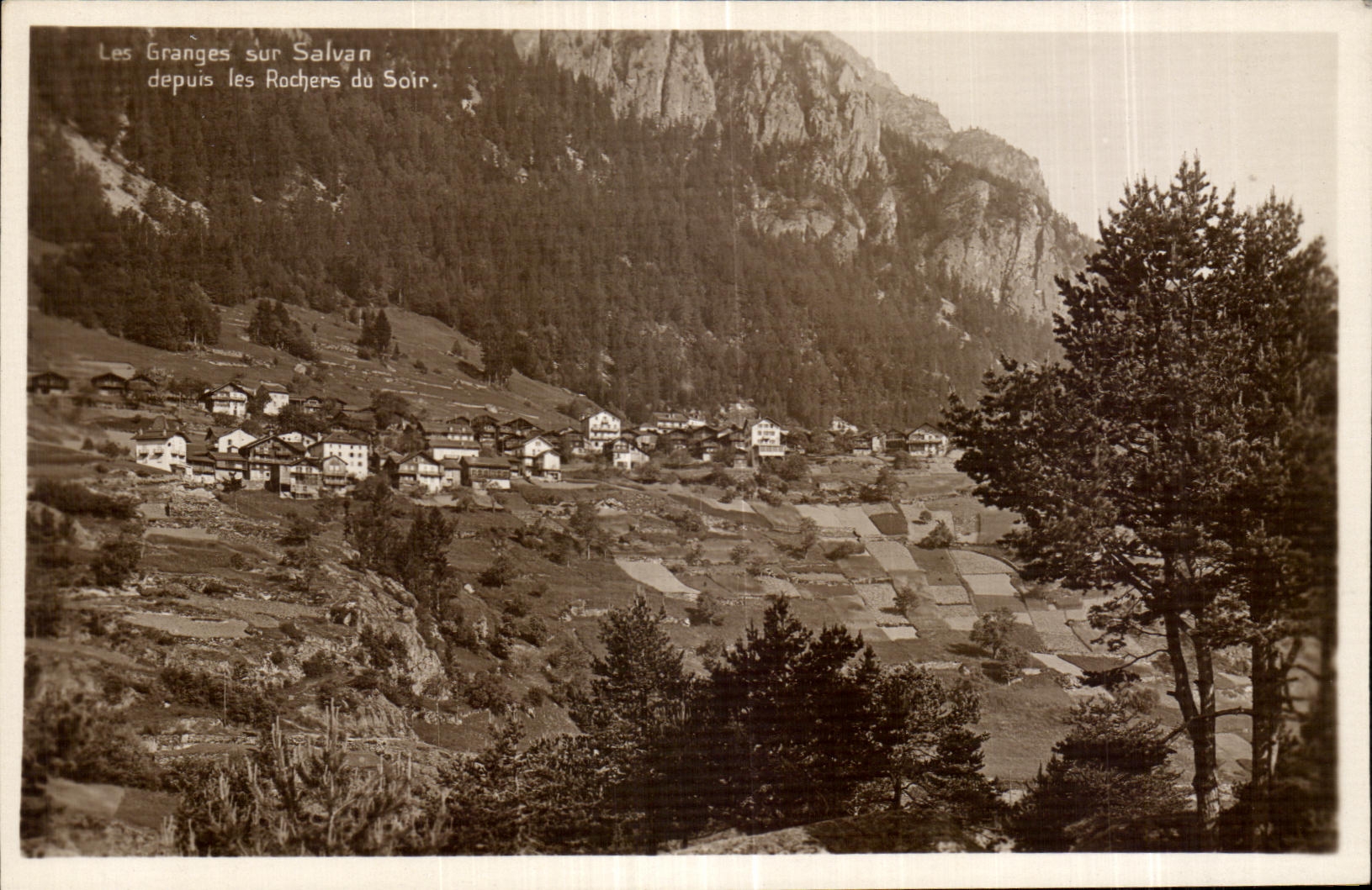 Les Granges sur Salvan depuis les Rochers du Soir