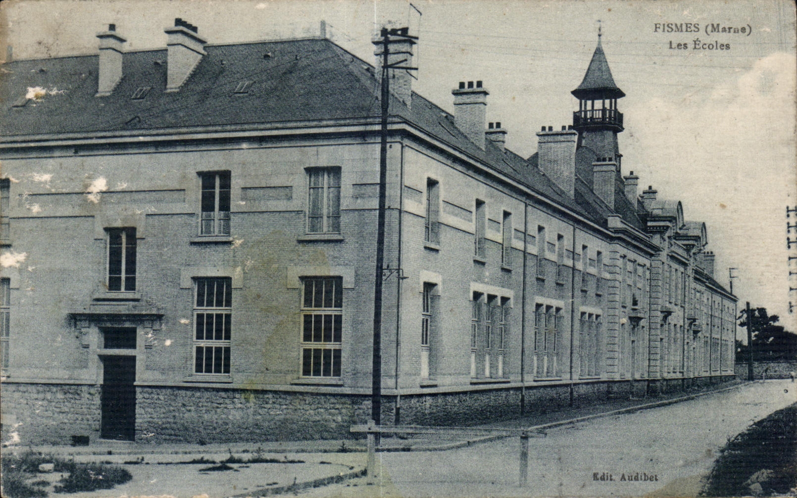 CPA Fismes (Marne) Les Ecoles