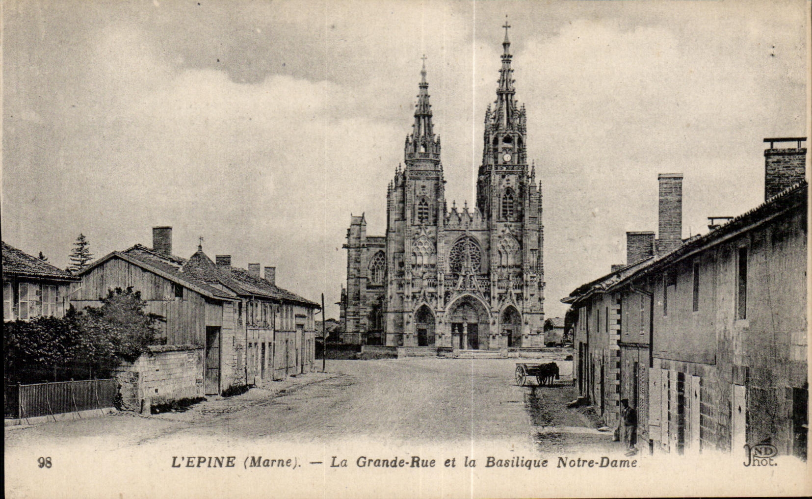 L'Épine (Marne) — La Grande-Rue et la Basilique Notre-Dame — Jhot.