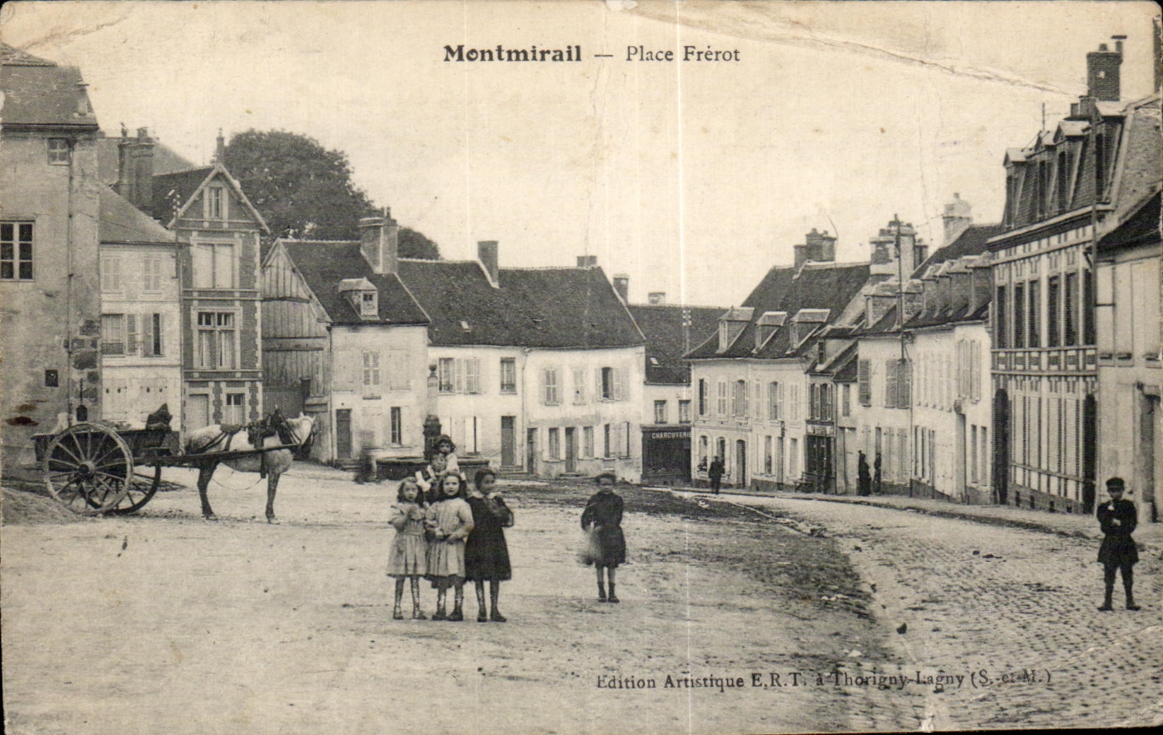 CPA Montmirail Place Frerot Enfants
