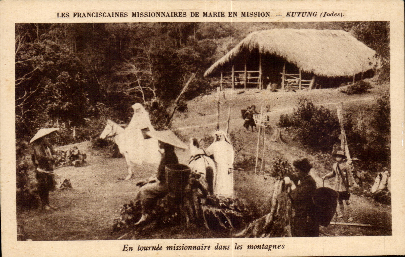 CPA Les Franciscaines Missionnaires de Marie en Misson Kutung (Indes) en tournee missionnaire Montages Inde India
