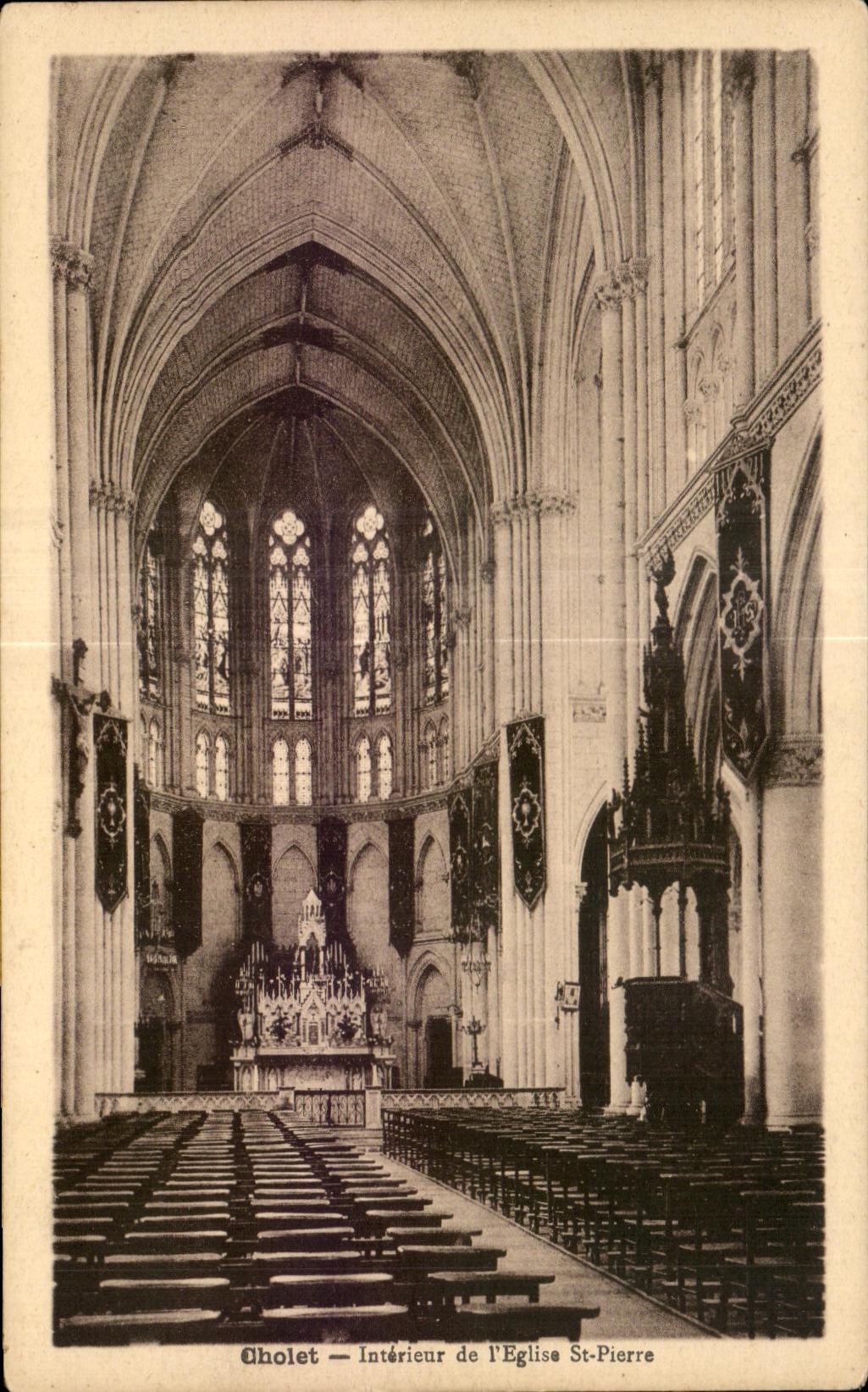 CPA Cholet Interieur de L Eglise St Pierre