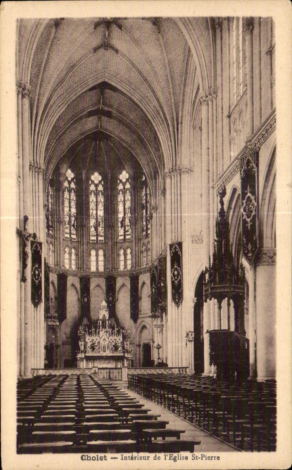 CPA Cholet Interieur de I Eglise St Pierre
