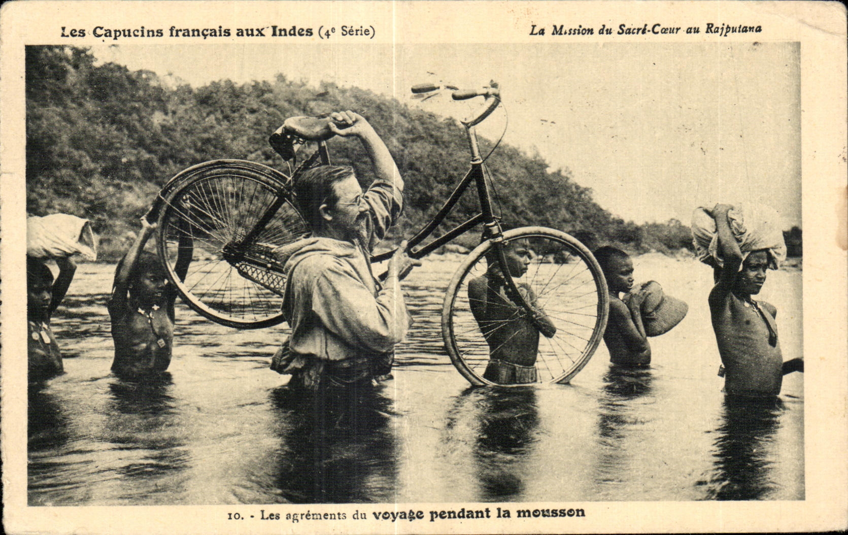 CPA Les agrements du voyage pendant la mousson Inde india Velo Cylce Cycling