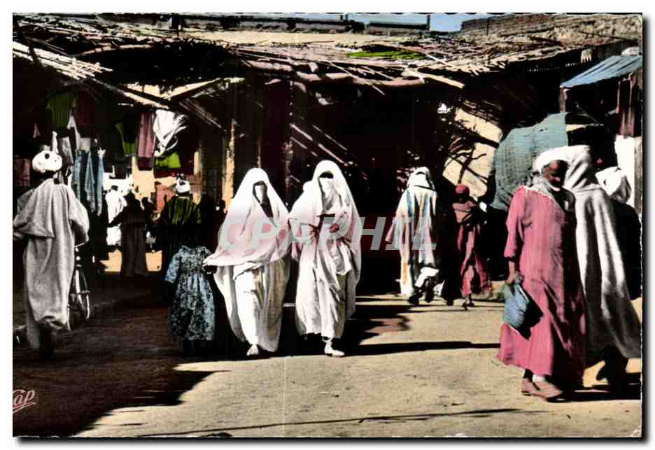 CPA Maroc Scenes Et Types Flanerie dans les Souks