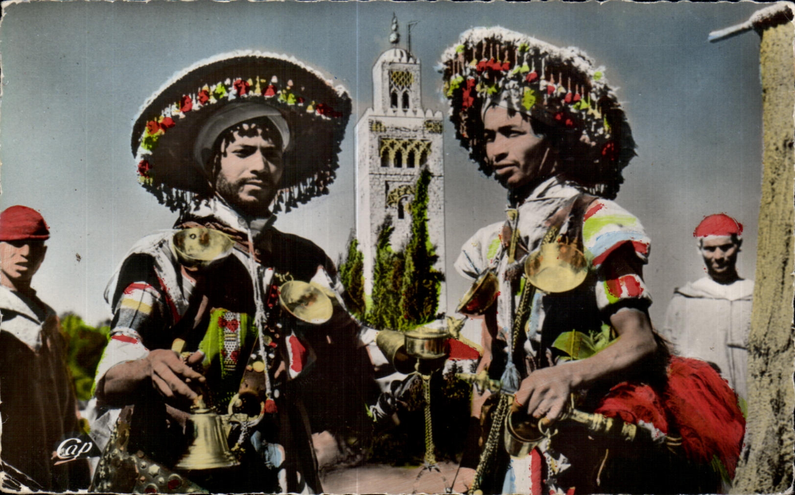 CPA Maroc Scenes et Types Les Porteurs d eau et la Koutoubia Folklore Costume