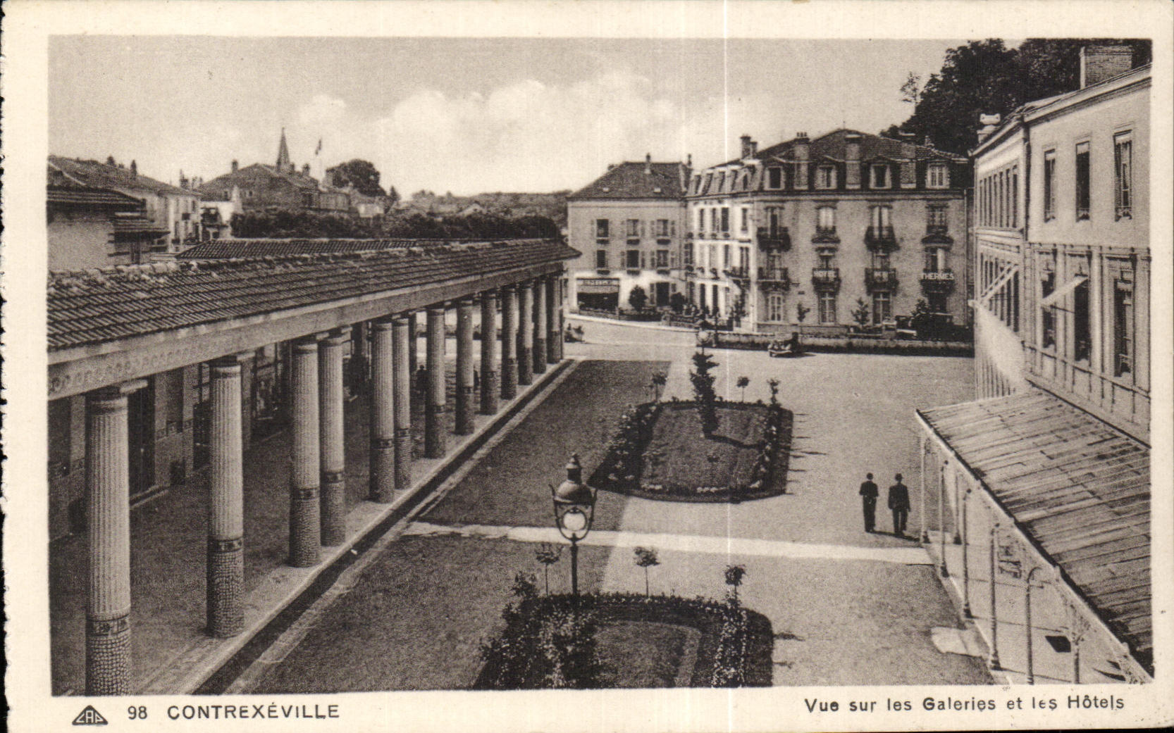 CPA Contrexeville Vue Les Galeries et les Hotels