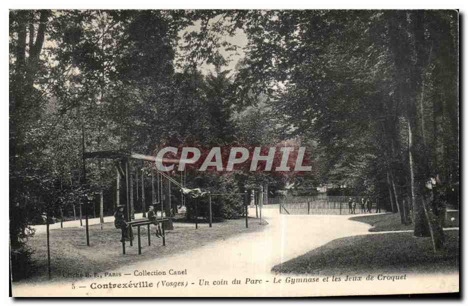 CPA Contrexeville (Vosges) Un Coin du Parc Le Gymnase et les Jeux de Croquet Balancoire enfants