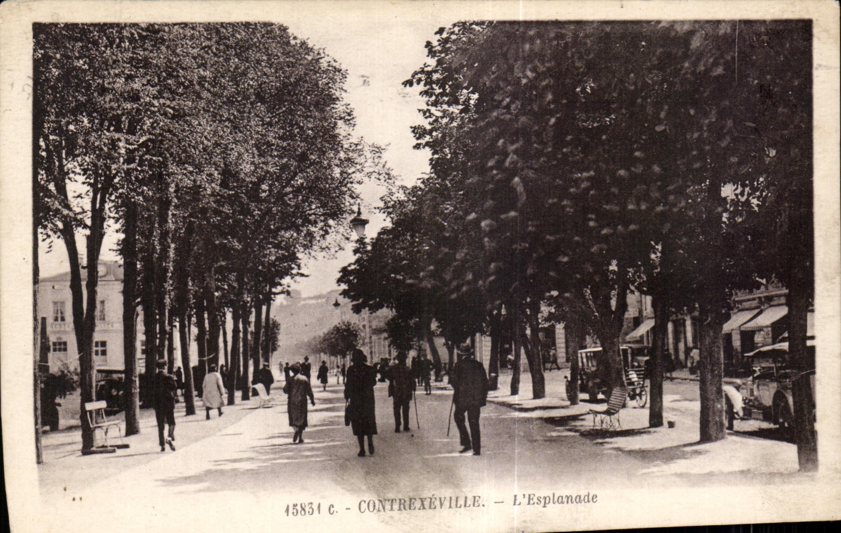 CPA Contrexeville L Esplanade