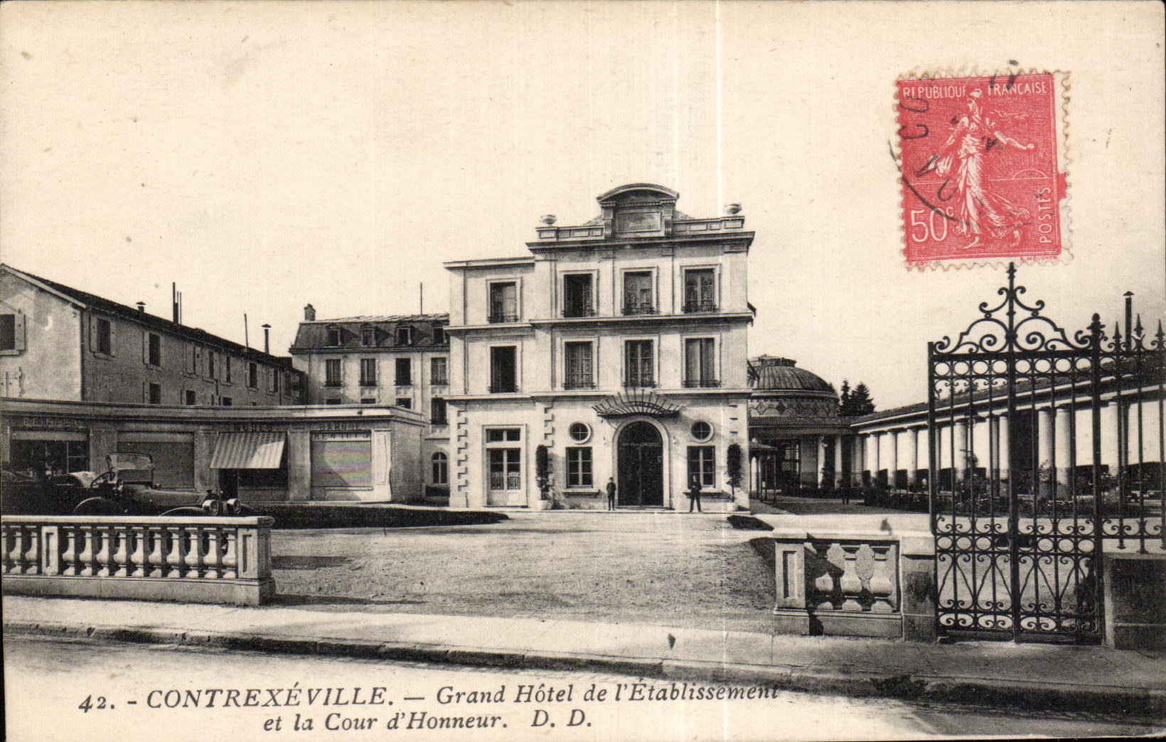 CPA Contrexeville Grand Hotel de l Etablissement et la Cour d Honneur