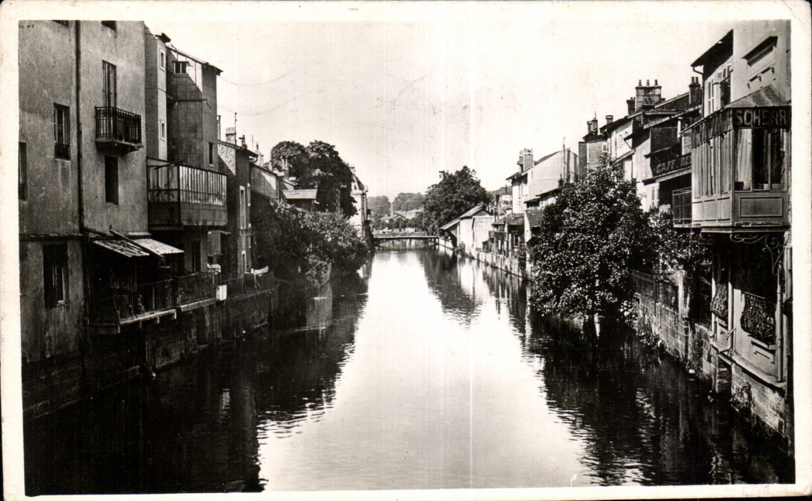 CPA Epinal Canal des Vieux Moulins
