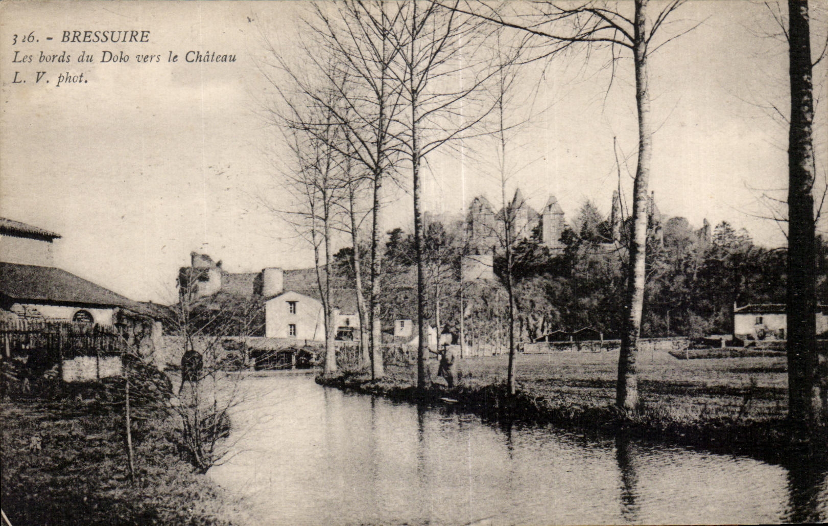 CPA Bressuire Les bords du Dolo vers le Chateau