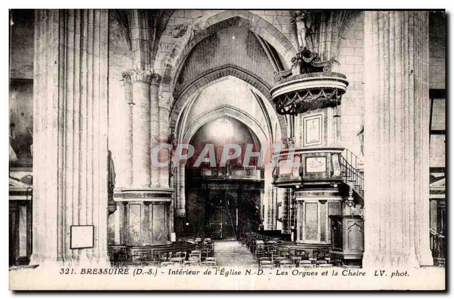 CPA Bressuire (Deux Sevres) Interieur de I Eglise Les Orgues et la Chaire