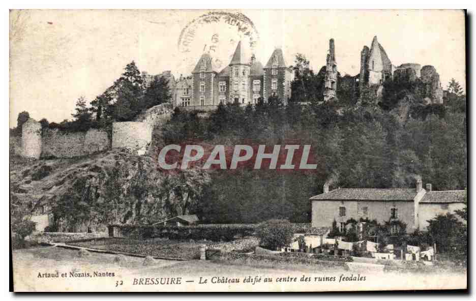 CPA Bressuire Le Chateau edifie au centre des ruines feodales