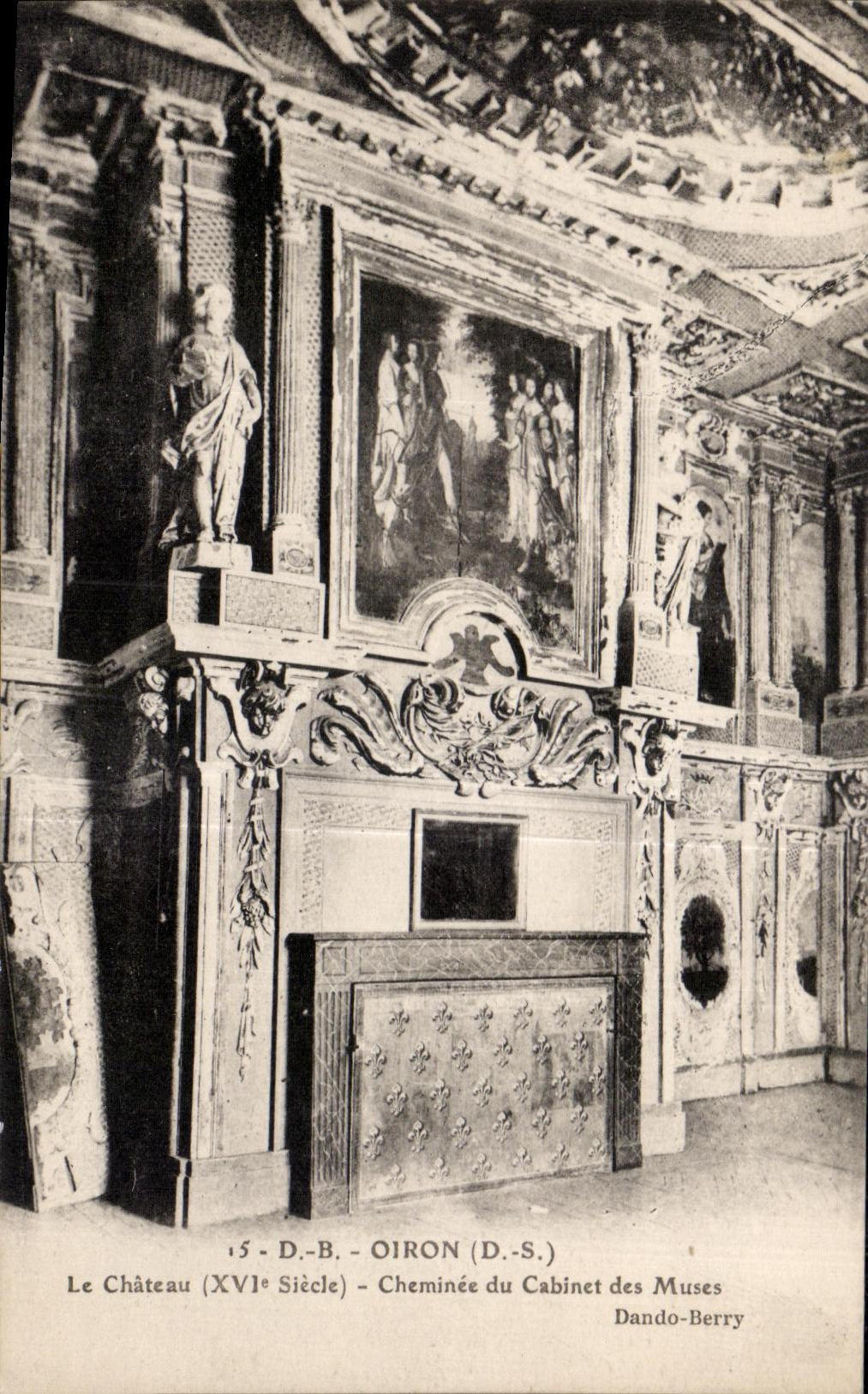 CPA Oiron Le Chateau (XVI Siecle) Cheminee du Cabinet des Muses Dando Berry