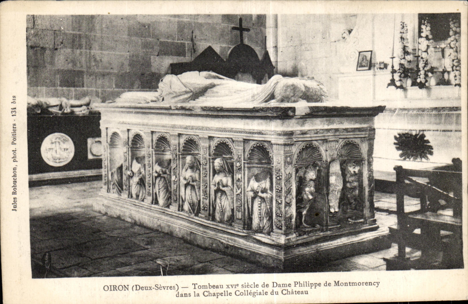 Oiron (Deux-Sèvres) — Tombeau du xve siècle de Dame Philippe de Montmorency dans la Chapelle Collégiale du Château — Jules Robuchon, phot. Poitiers - 134 bis
