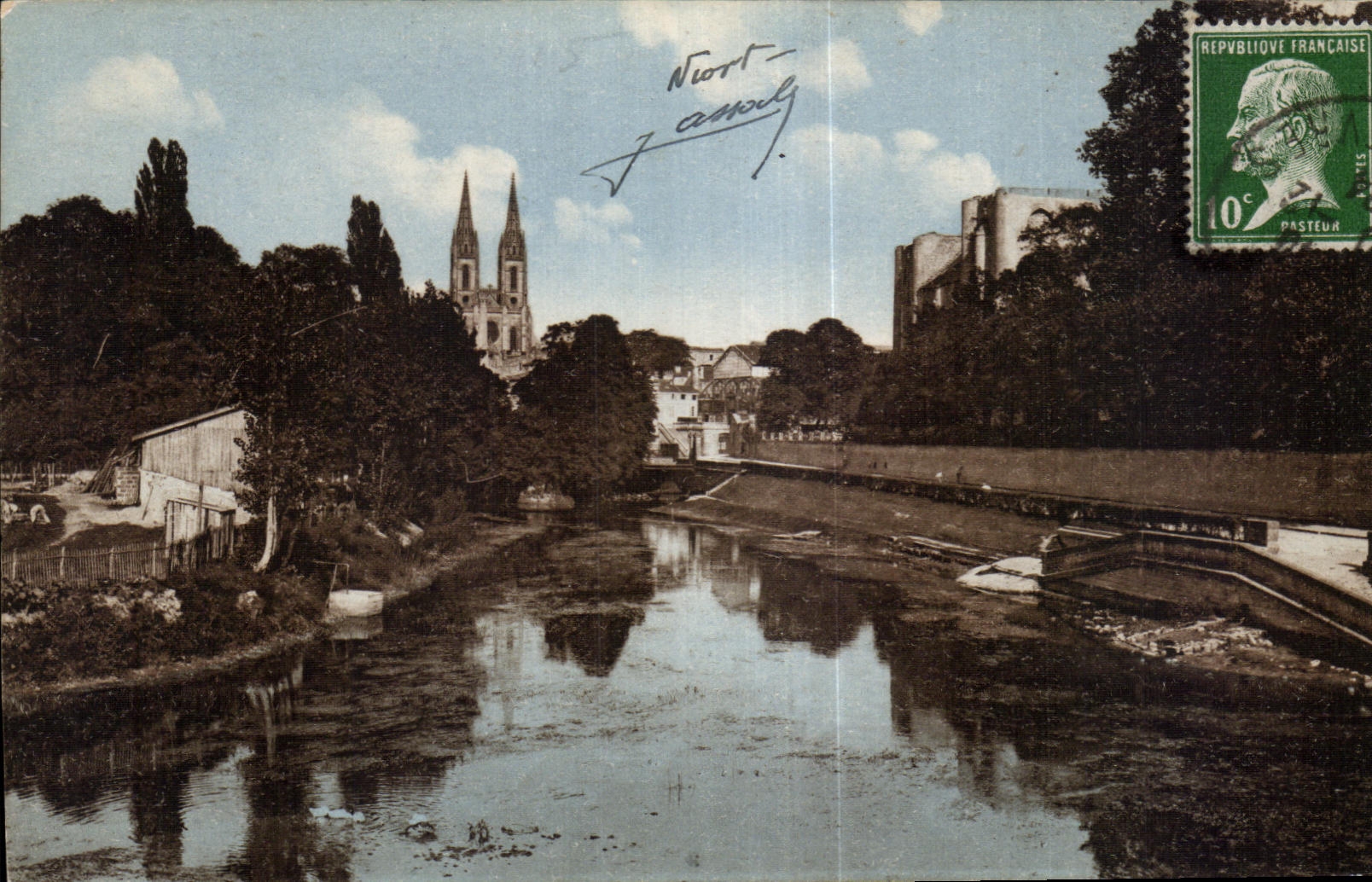 CPA Niort L Eglise St Andre et le Donjon vus de la Sevre Niortaise