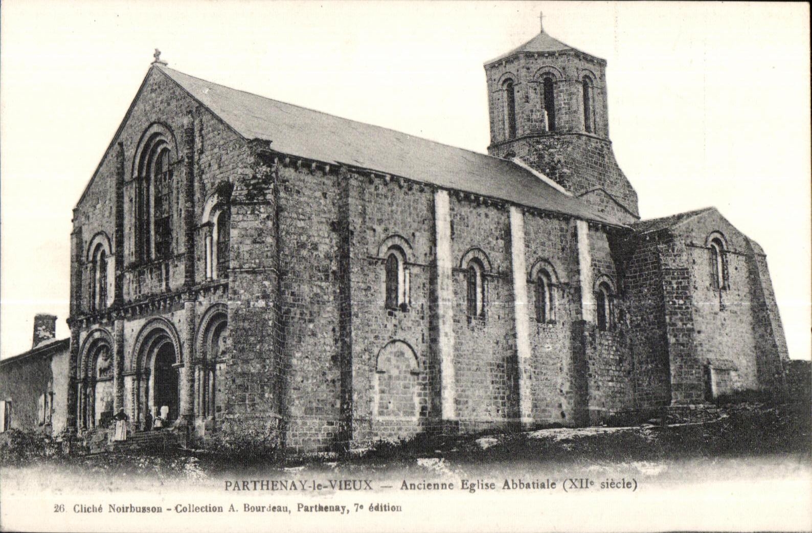 CPA Parthenay Le Vieux Ancienne Eglise Abbatiale