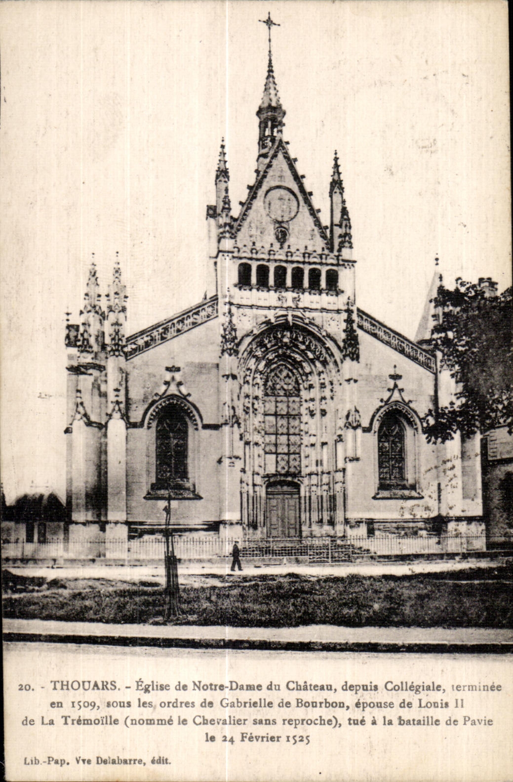 Thouars — Église de Notre-Dame du Château, depuis Collégiale, terminée en 1509, sous les ordres de Gabrielle de Bourbon, épouse de Louis II de La Trémoille, tuée à la bataille de Pavie le 24 Février 1525 — Lib.-Pap. Vve Delabarré, édit.