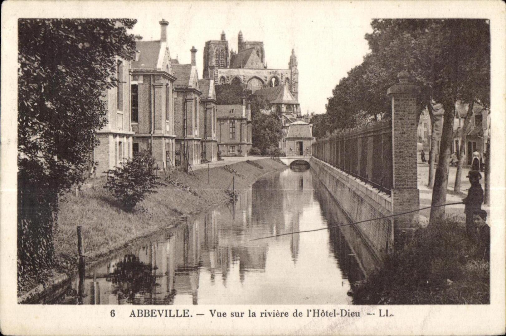Abbeville - Vue sur la Riviere de l Hotel Dieu - CPA