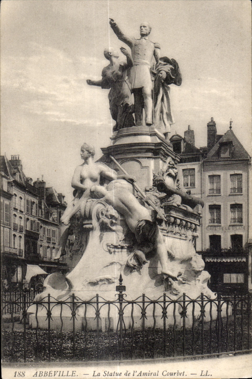 Abbeville - La Statue de l Amiral Courbet - CPA 