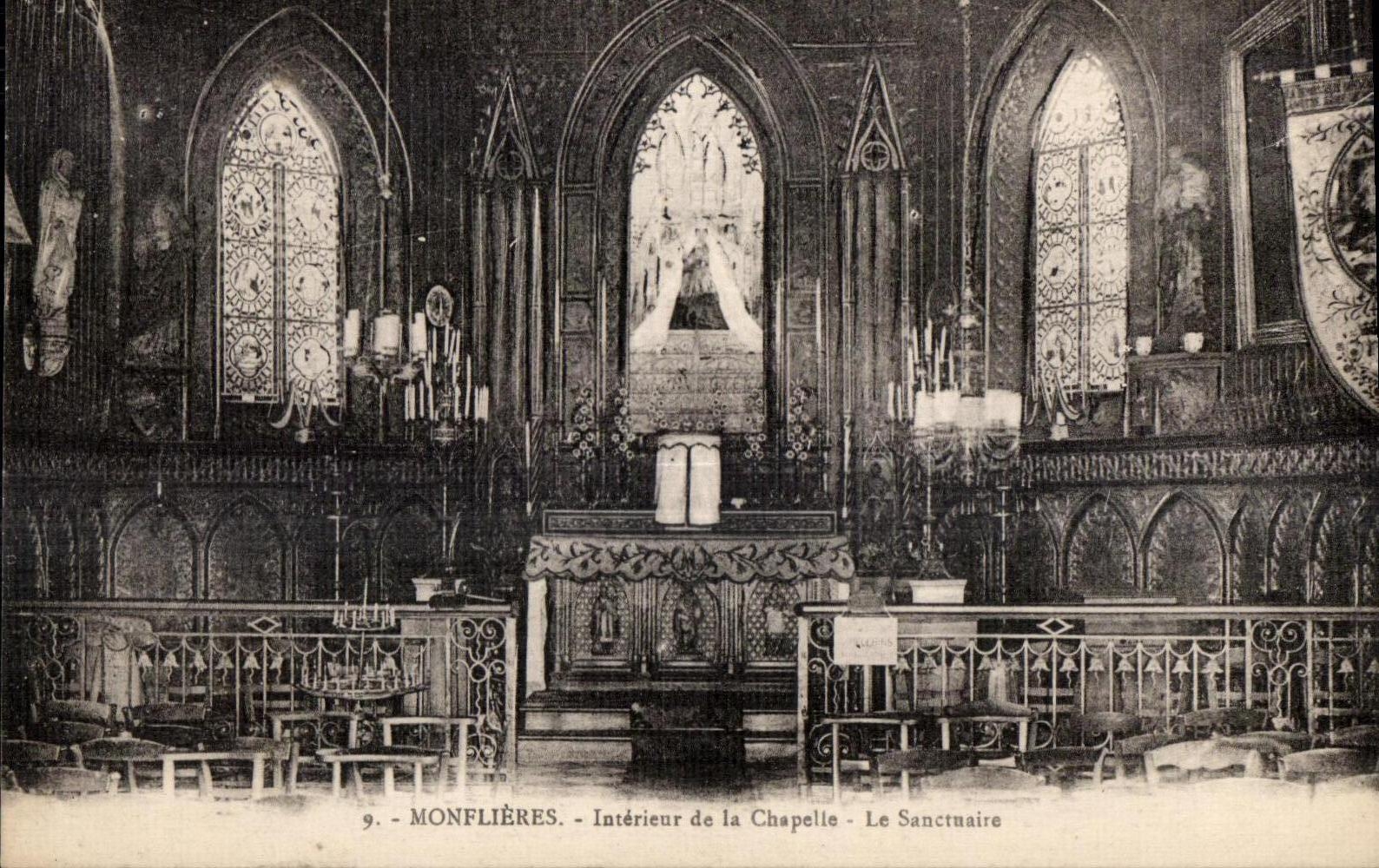 Monflieres - La Place du Pelerinage - CPA 
