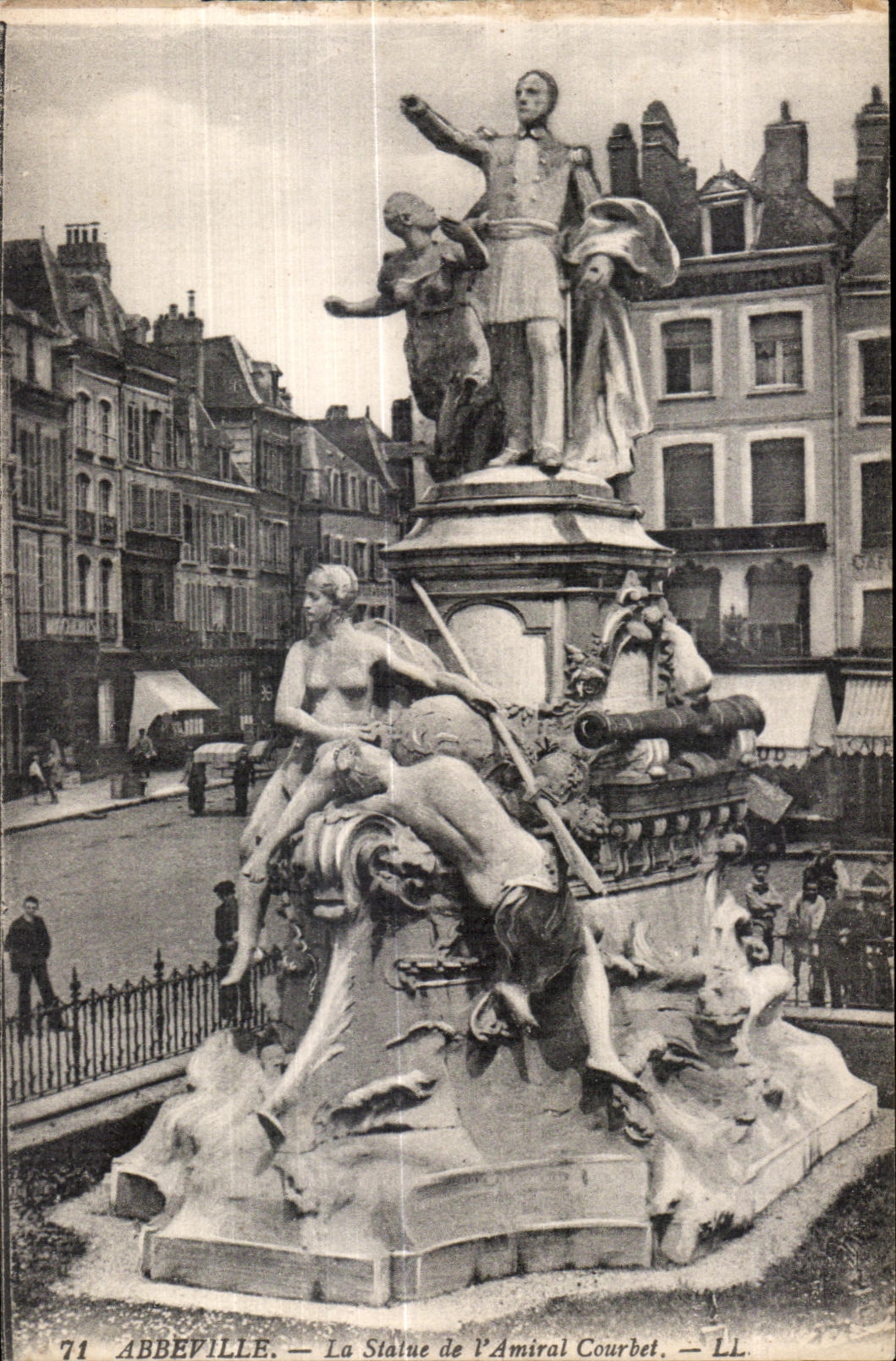 Abbeville - Monument de l Amiral Courbet - CPA