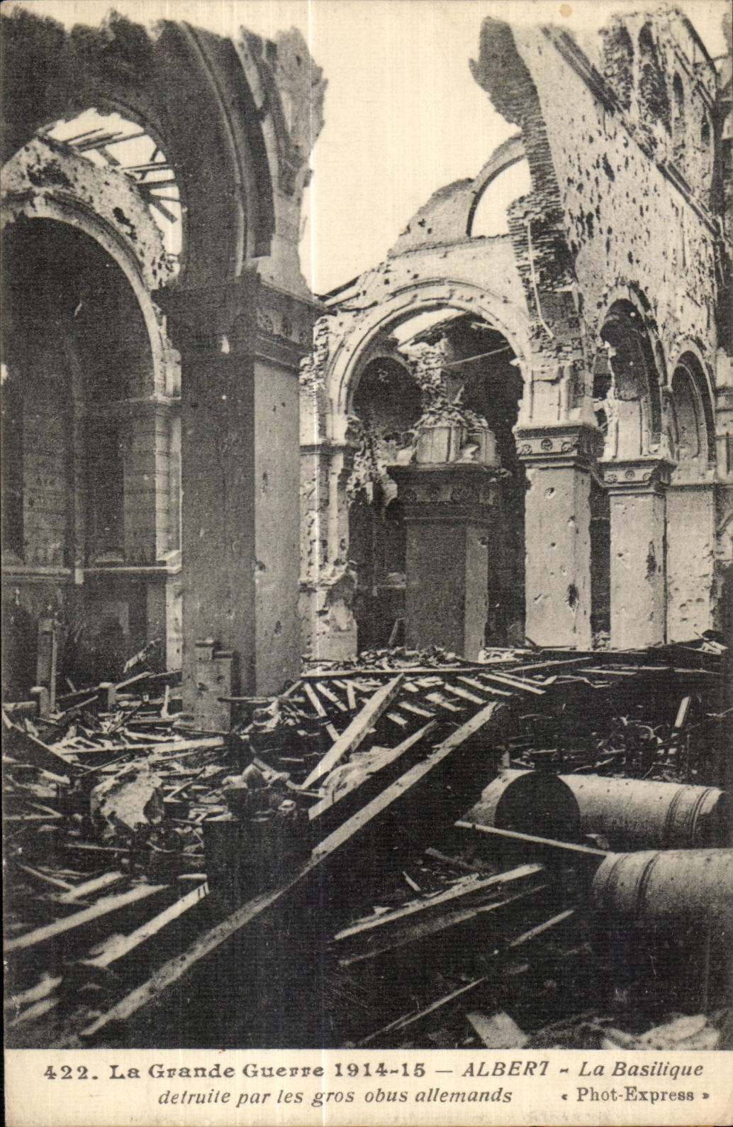 CPA La Grande Guerre 1914 Albert La Basilique