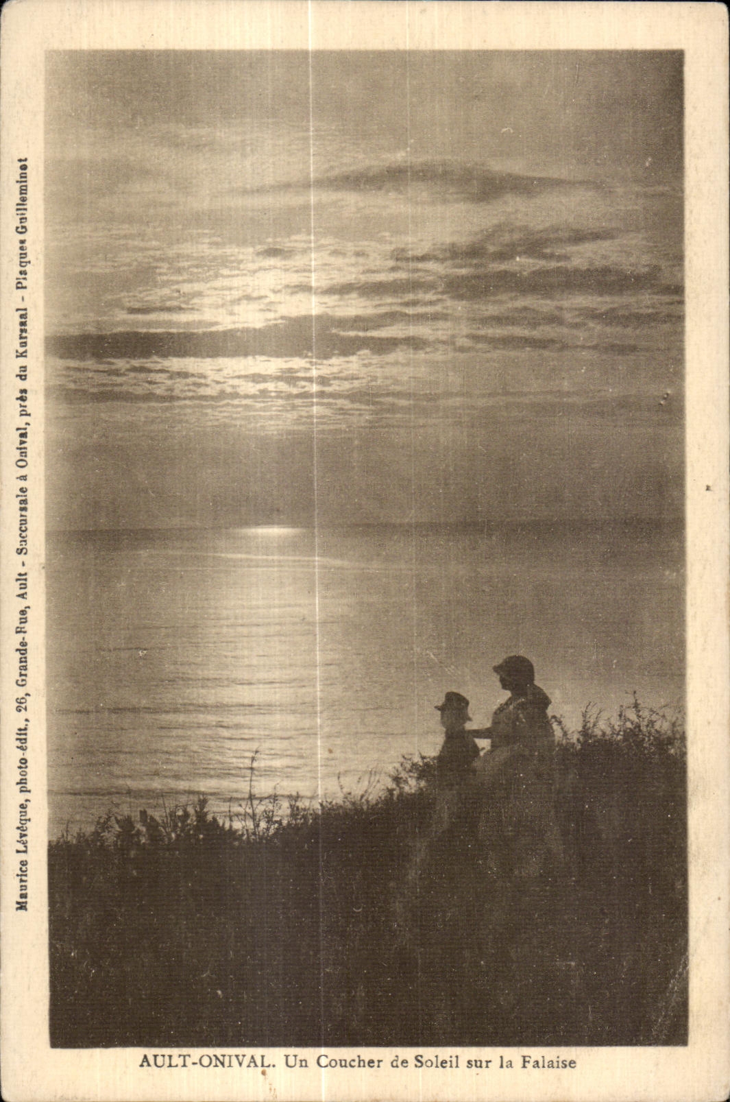 CPA Ault Onival Un Coucher de Soleil sur la Falaise