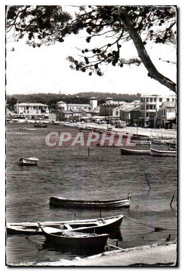 Le port et les quais — Le Brusc (Var) — Librairie Journaux Bruno