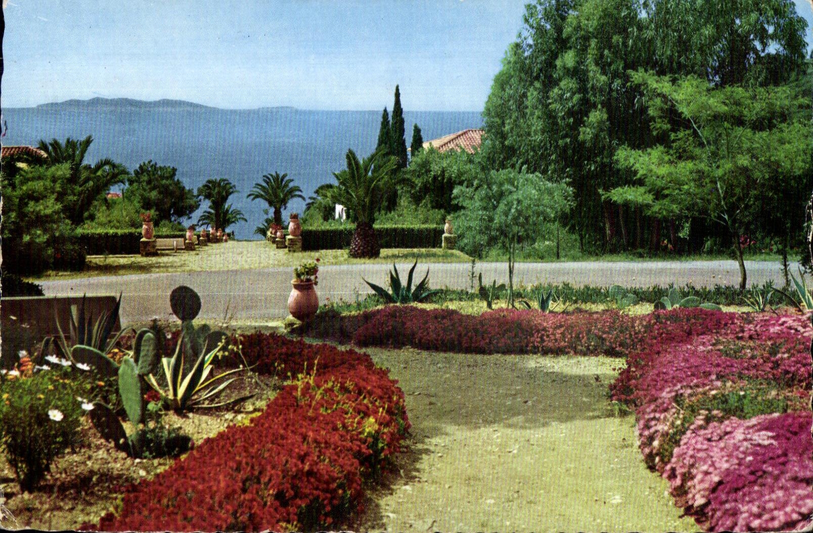 Le Rayol - Les Jardins - A l horizon - Les Iles - CPSM
