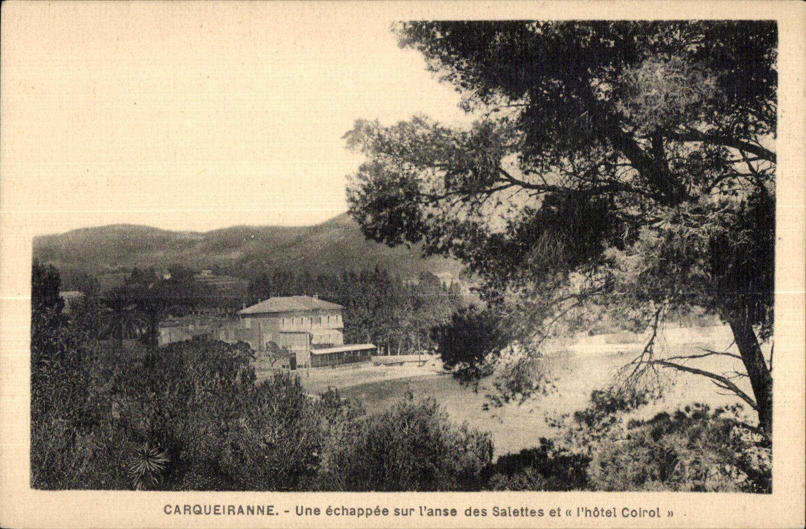 Carqueiranne - Une Echappee sur l Anse des Salettes et l hotel Coirol - CPA