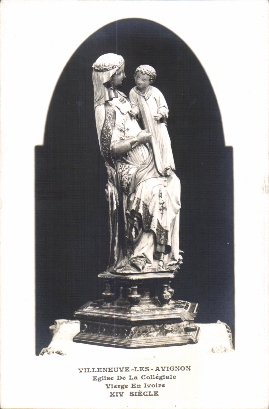 Villeneuve-lès-Avignon — Statue de la Vierge à l'Enfant dans l'église collégiale — éditeur non visible