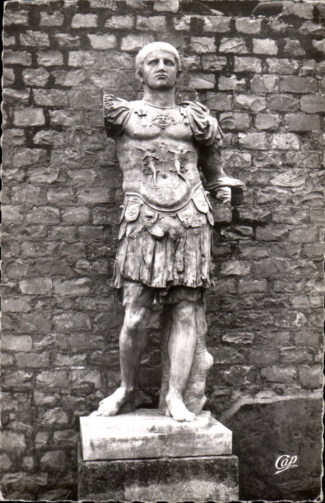 Vaison-la-Romaine — Statue de l'Empereur cuirassé — Real-Photo - Cité des Arts Photomécaniques