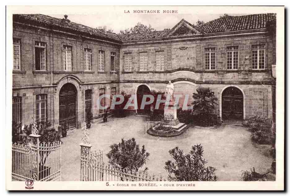 CPA La Montagne Noire Ecole de Soreze Cour Dentree