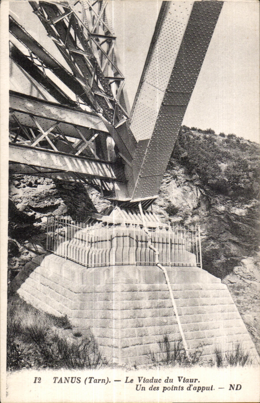 TANUS (Tarn) — Le Viaduc du Viaur. Un des points d'appui — ND